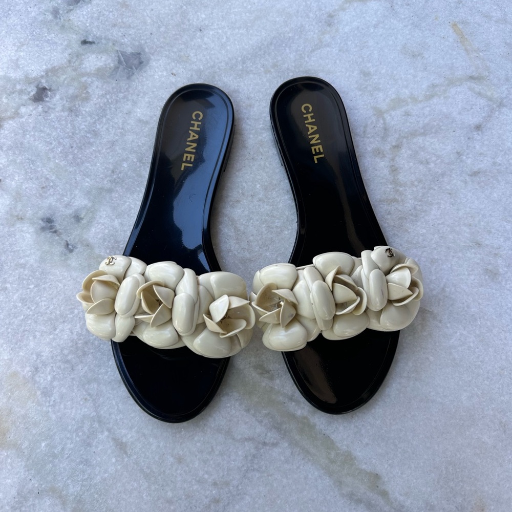 CHANEL Carmelia Jelly Sandal